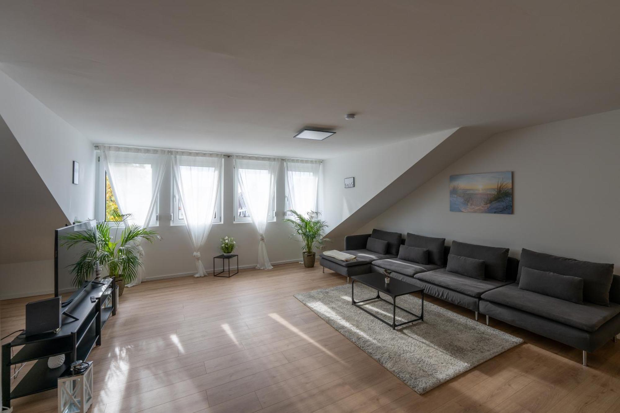 Apartment Im Dachgeschoss Plankstadt Exteriör bild