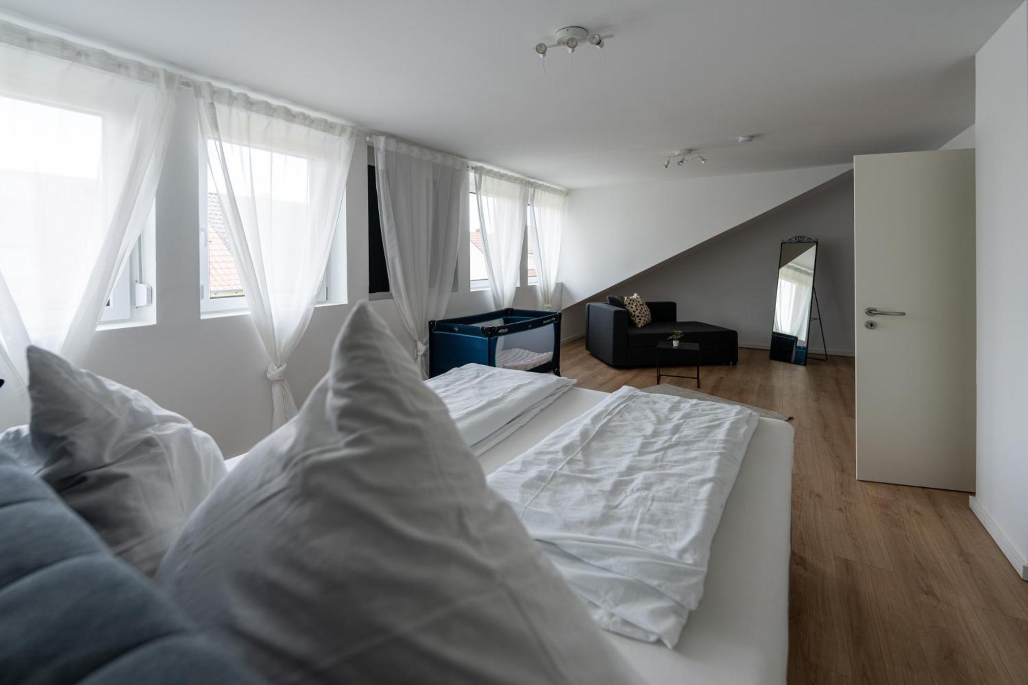 Apartment Im Dachgeschoss Plankstadt Exteriör bild