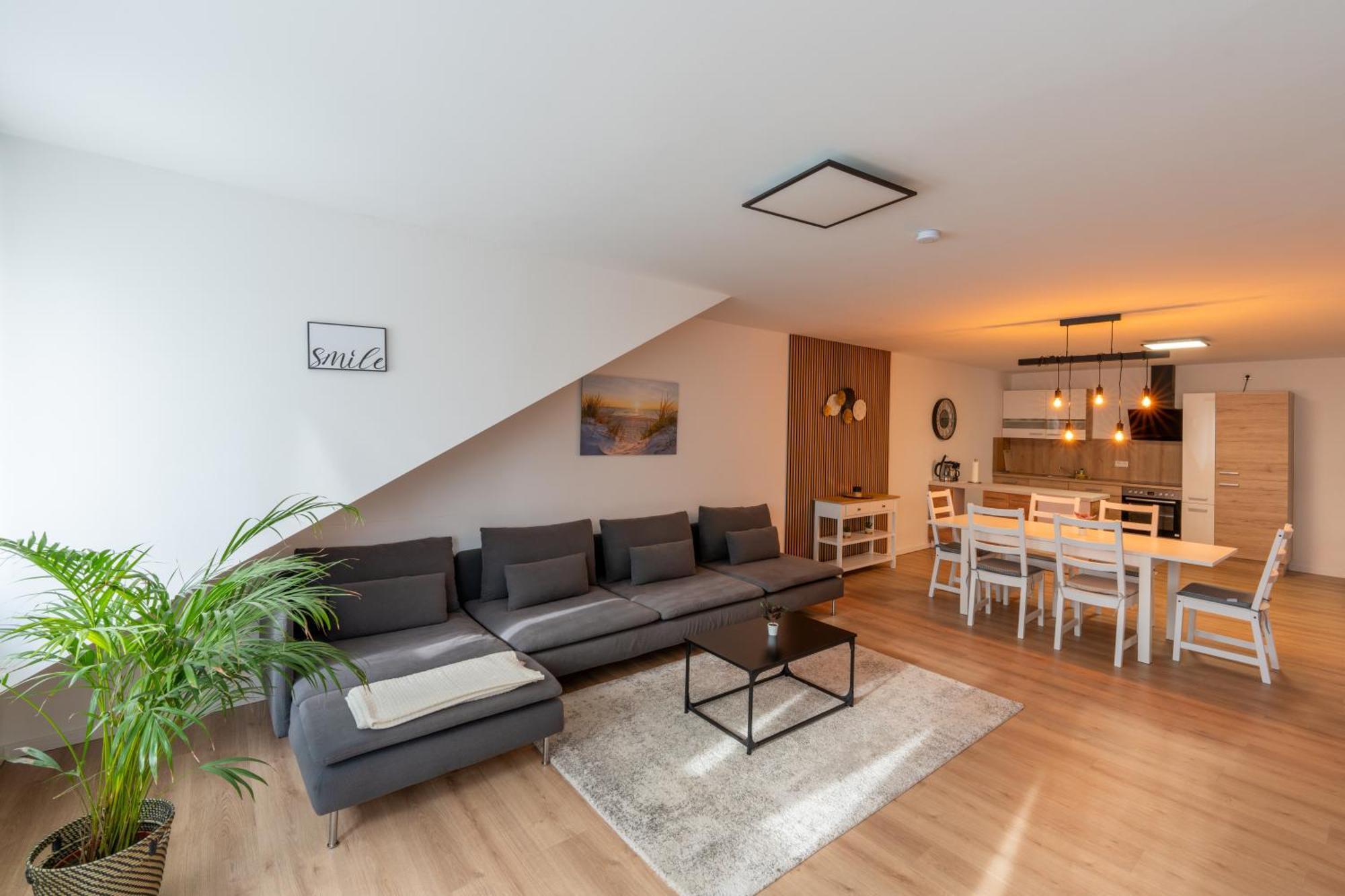 Apartment Im Dachgeschoss Plankstadt Exteriör bild
