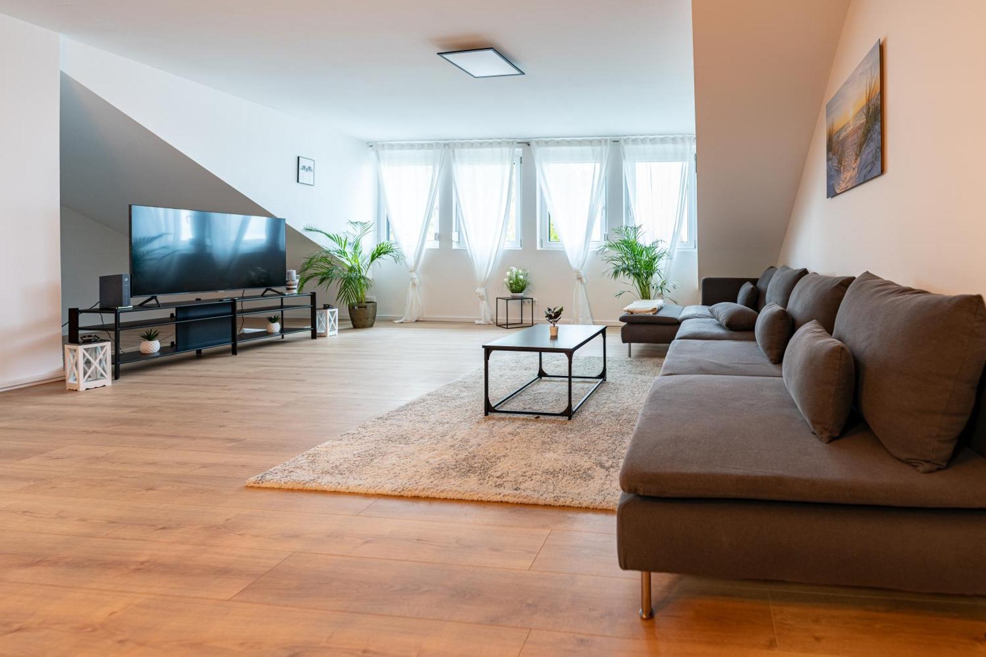 Apartment Im Dachgeschoss Plankstadt Exteriör bild