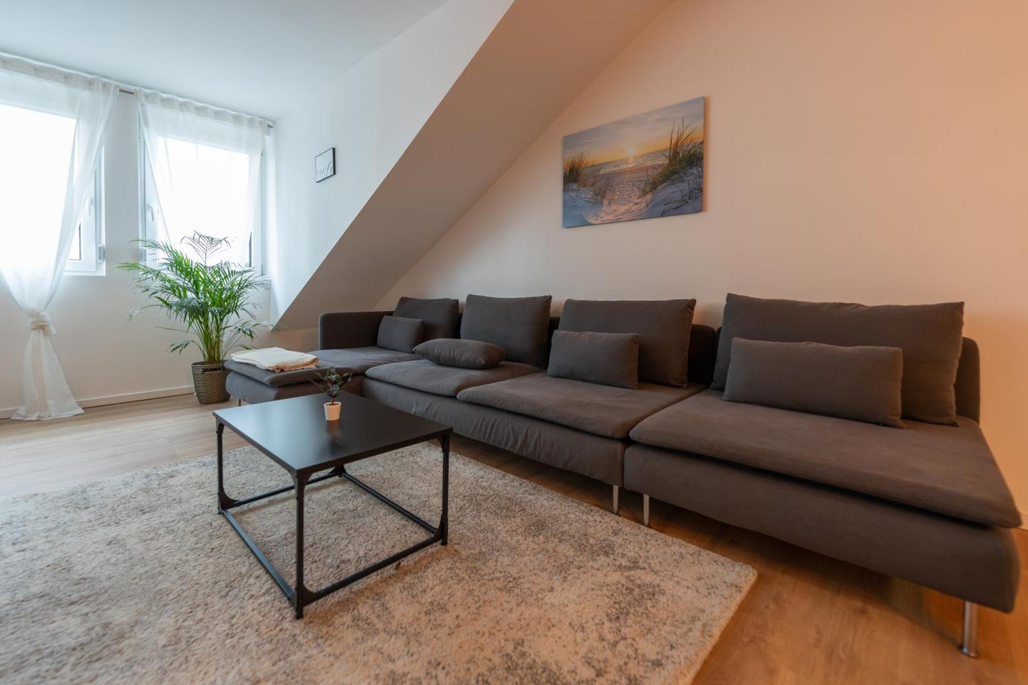 Apartment Im Dachgeschoss Plankstadt Exteriör bild
